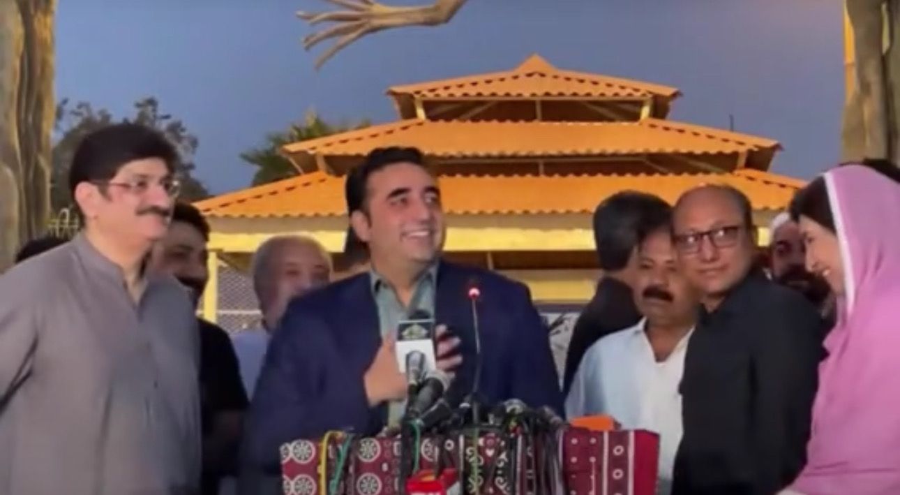 وزیر خارجه سابق پاکستان از حکومت موقت این کشور خواست با پناهجویان سختگیرانه برخورد نکند