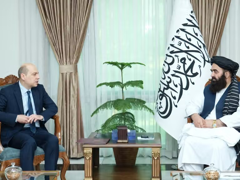 وزير خارجية طالبان والسفير الروسي يؤكدان على توسيع العلاقات