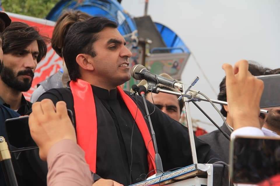 پولیس از نماینده سابق پارلمان پاکستان خواست در اعتراض‌ها به اخراج مهاجران افغان شرکت نکند