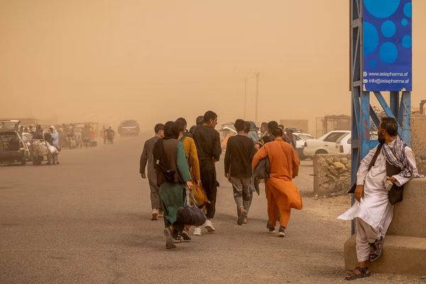 د ملګرو ملتونو چارواکی: افغانان له یوې جګړې تښتي او بلې جګړې سره مخ کېږي