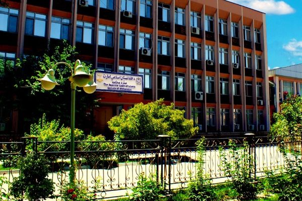 Taliban Publicly Flog 13 In Kabul On Drug, Gambling Charges