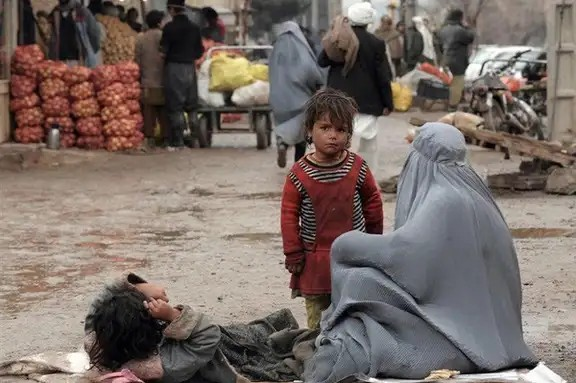 افغانستان کې نږدې ۲۲مېلیونه کسان د لومړنیو اړتیاوو پوره کولو لپاره بشري مرستو ته اړتیا لري