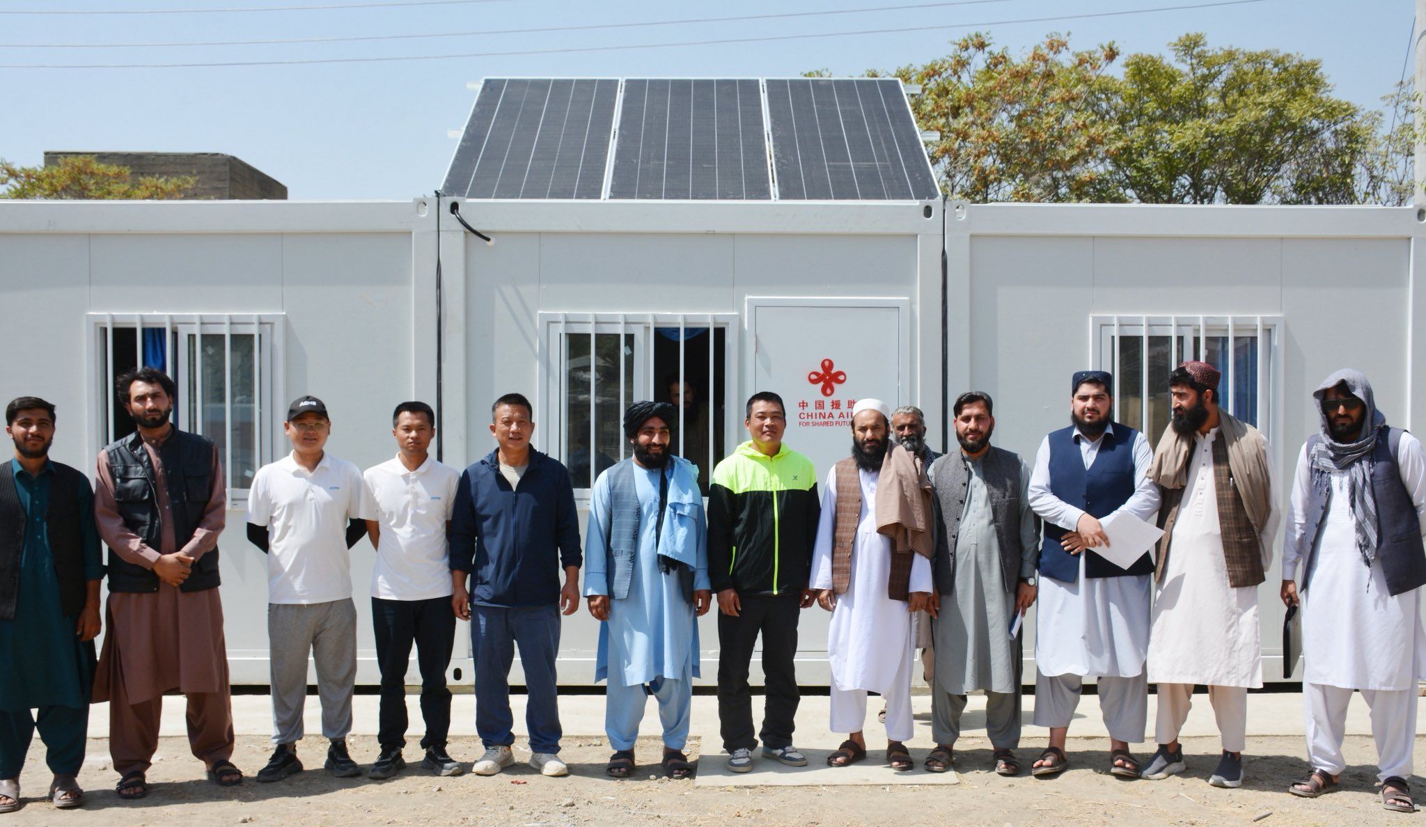 چین قطعات ۱۵۶ خانه پیش‌ساخت را به وزارت مهاجرین طالبان تحویل داد