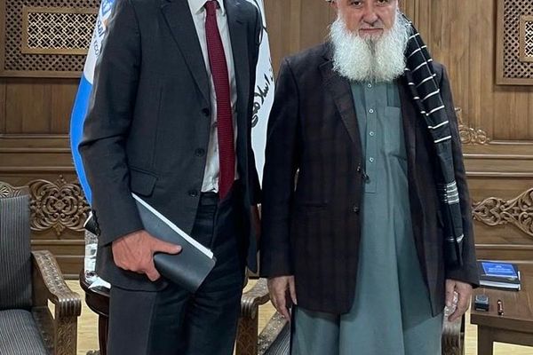 برېتانوي استازي په کابل کې د افغان ښځو د رول او زدهکړې پر ارزښت ټینګار کړی