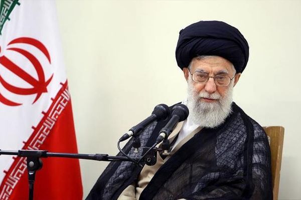 علي خامنه یي: د اعتراض کوونکو پر وړاندې به شاتګ ونه کړو