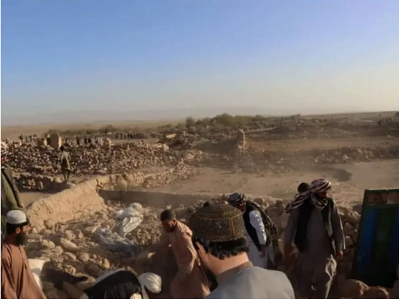 Taliban’s Defence Ministry Buries Over 300 Victims of Herat Earthquake