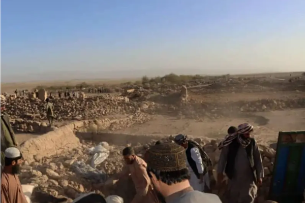 Taliban’s Defence Ministry Buries Over 300 Victims of Herat Earthquake
