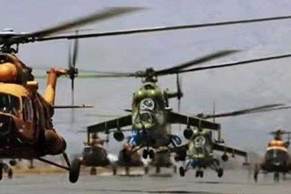 مصادر: أوزبكستان تعيد 57 مروحية تابعة للحكومة السابقة إلى أفغانستان