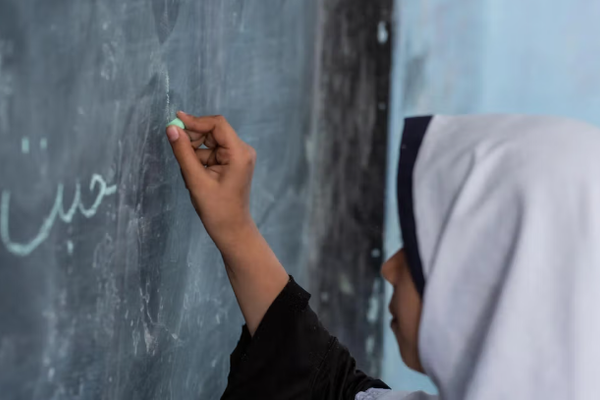 المبعوث البريطاني: مستقبل أفغانستان يعتمد على تكافؤ الفرص