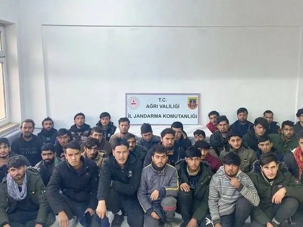 پولیس ۶۴ پناهجوی افغان را در دو شهر ترکیه بازداشت کرد