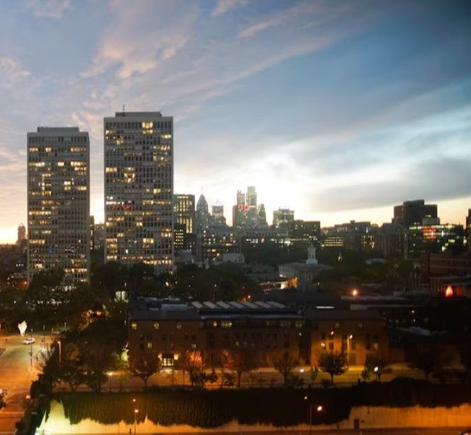 یک هواپیمای کوچک در فیلادلفیا سقوط کرد