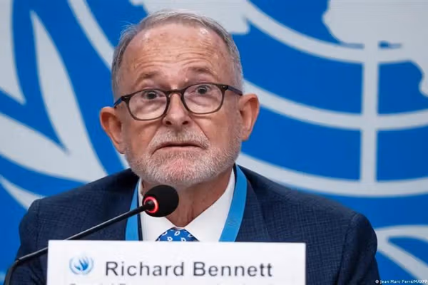 ریچارډ بېنېټ پر افغانستان د پاکستان د بریدونو د بې پرې پلټنې غوښتنه کړې