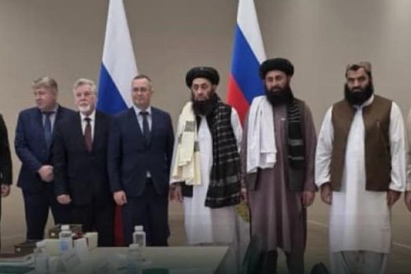 د طالبانو د کرنې وزیر په روسیه کې له افغان سوداګرو سره لیدلي