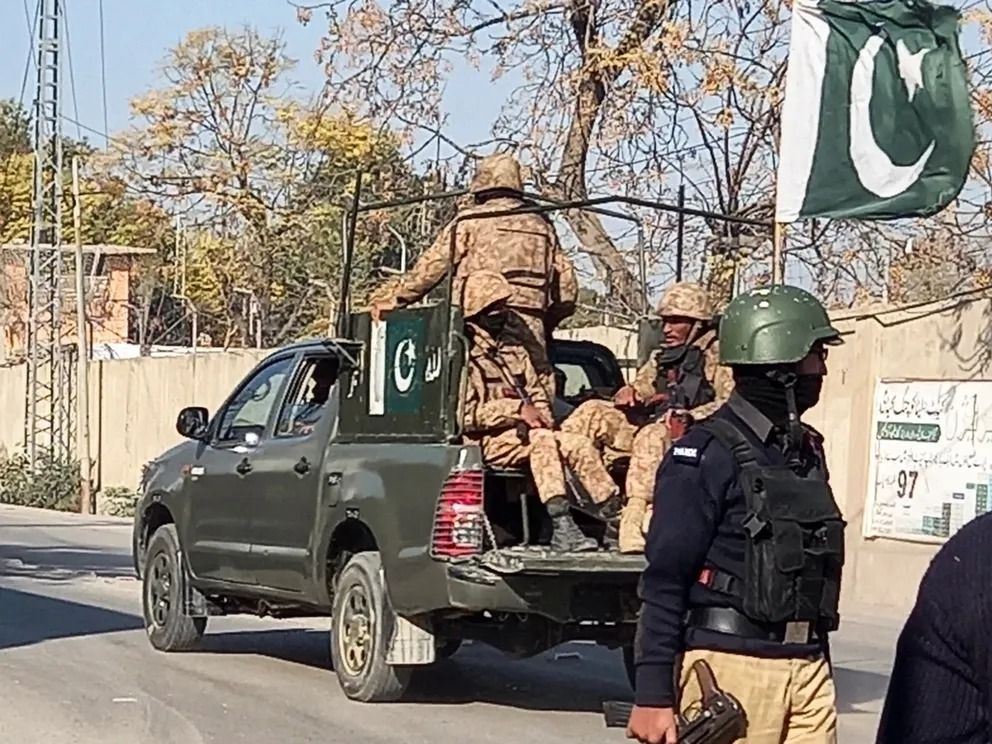 دو سرباز پاکستانی در حمله انتحاری در خیبر پختونخوا کشته شدند