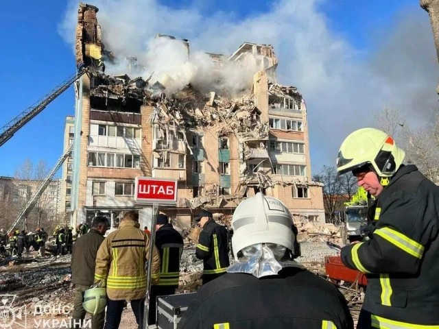 د اوکراین کړکېچ؛ د اوکراین پر لوېدیځه سیمه د روسیې په برید کې ۲۵ کسان وژل شوي دي