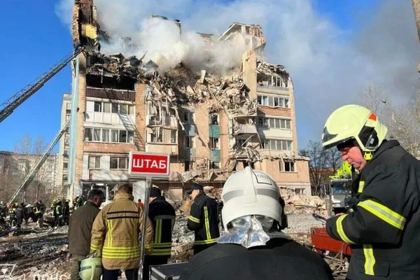 د اوکراین کړکېچ؛ د اوکراین پر لوېدیځه سیمه د روسیې په برید کې ۲۵ کسان وژل شوي دي