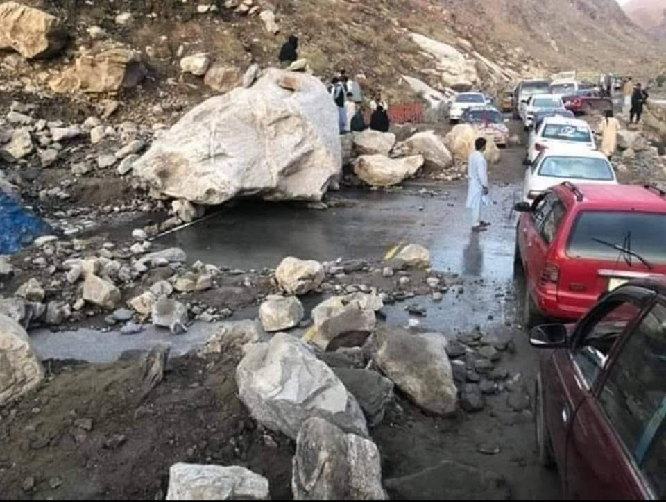 د کابل - جلال اباد لار د غره د ښویېدنې له امله د ترافیکو پر مخ تړل شوې ده