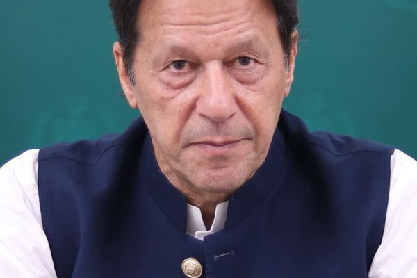 د عمران خان ګوندي ملګري او کورنۍ زندان کې د هغه د روغتیايي وضعیت په اړه اندېښمن دي