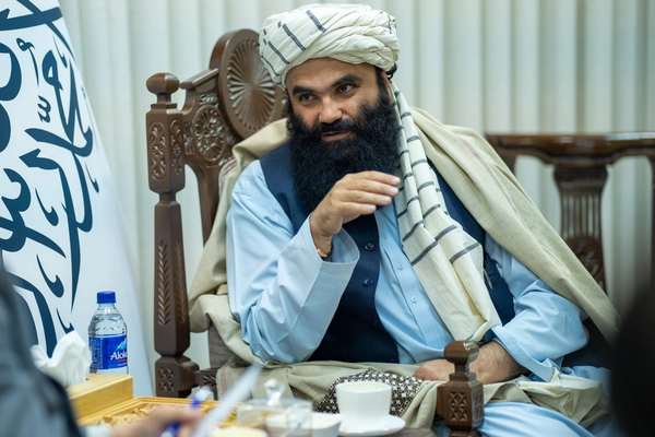 حقانی پس از دیدار با هبتالله، کار پروژههای متوقفشده در شرق را از سر گرفت