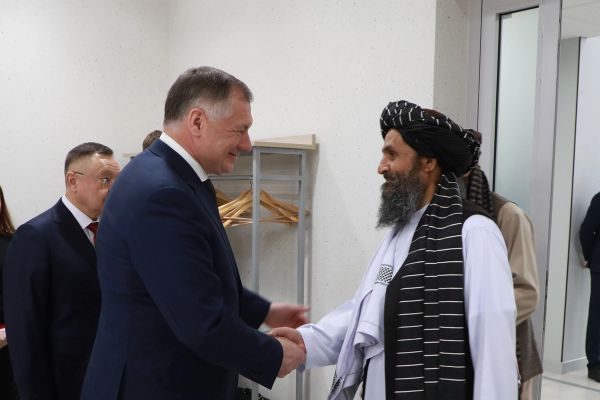 ملا برادر له روسیې نه له طالبانو سره په لوړه کچه د رسمي اړیکو غوښتنه کړې