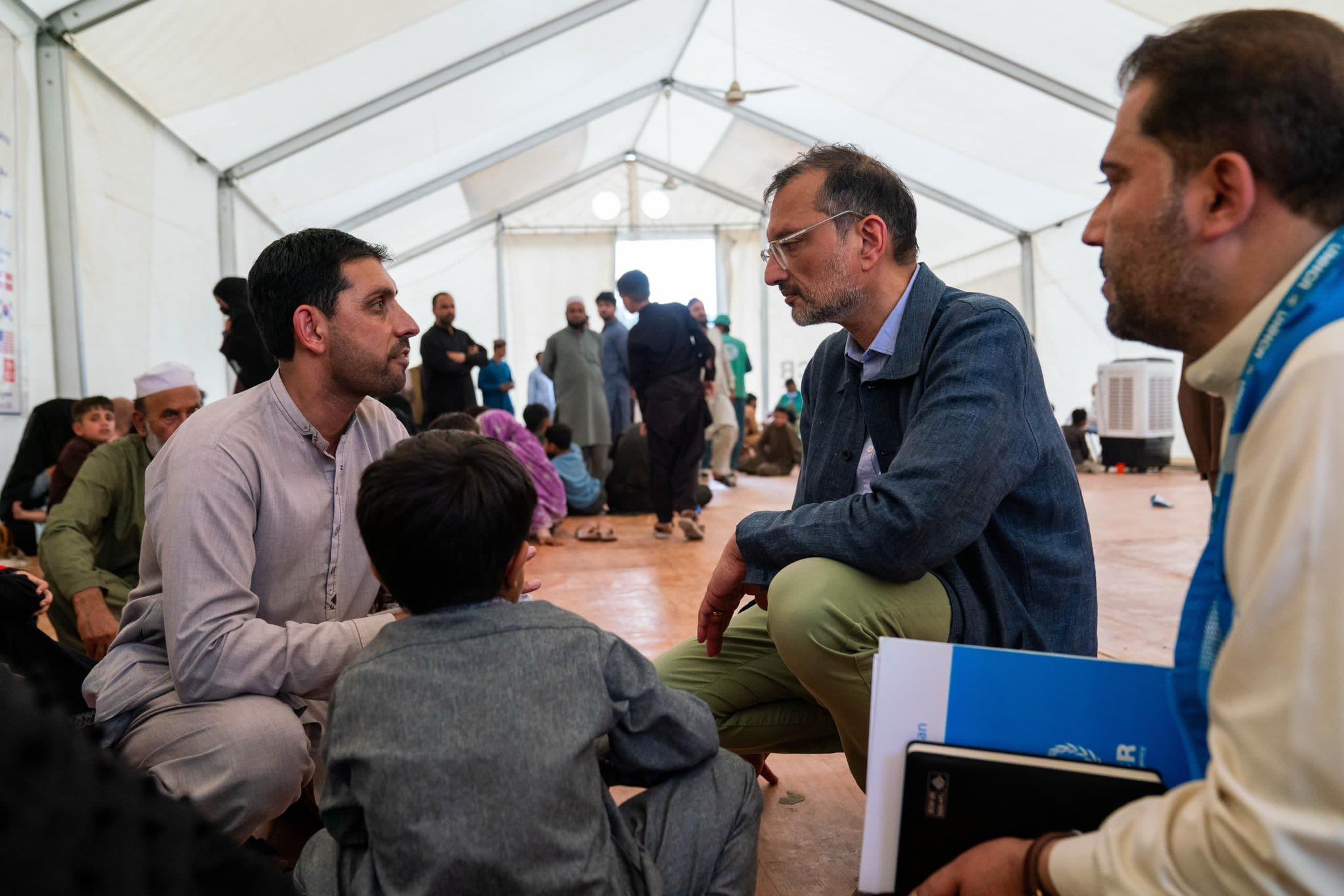 د ملګرو ملتونو استازی د افغان کډوالو د حالاتو ارزونې لپاره تورخم ته تللی