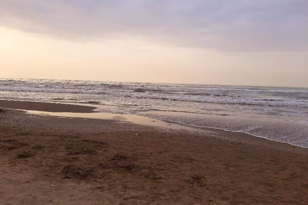 ۳ مهاجر افغان در ساحل نوشهر ایران غرق شدند
