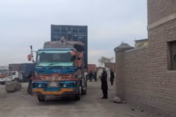 په بشري مرستو بار د ملګرو ملتونو ۲۵ کانټینره د تورخم له لارې افغانستان ته لېږدول کېږي