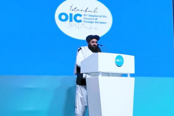 امیرخان متقي: زموږ سیمه تحمیلي جګړو په بشپړه توګه ځپلې ده