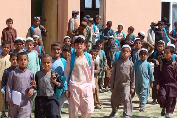 طالبان د کندهار د ښوونځیو هغه زده کوونکي چې کم ديني پوهاوی لري مدرسو ته لېږدوي