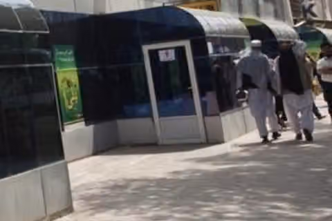 طالبان میگوید محدودیتهای بانکی شهروندان بهطور کامل برداشته میشود