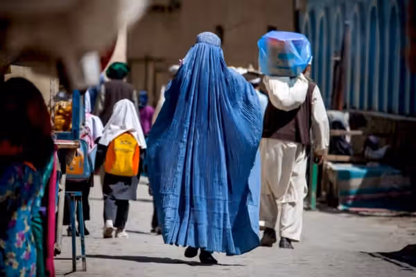 په رسمیت د جنسیتي اپارتاید پېژندنې هڅې؛د افغان ښځو ملاتړ لپاره تر ۱۰۰زرو ډېر لاسلیکونه شوي