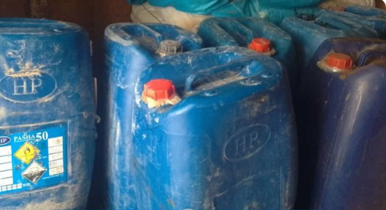 طالبانو په نیمروز کې د سلګونه لېټره تېزابو د نیولو خبر ور کړی