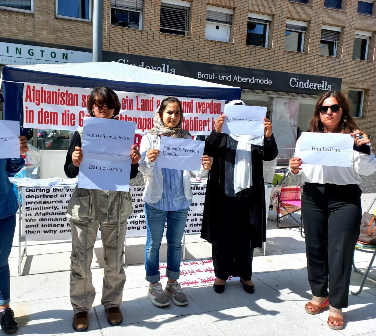 اعتصاب غذایی فعالان زن افغان در آلمان وارد سومین روز خود شد