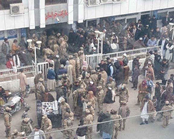 منابع در هرات میگویند طالبان دهها صراف را بازداشت کرده است