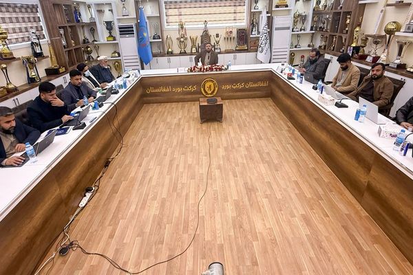 کرېکټ بورډ: افغان لوبغاړي یوازې په درېیو بهرنیو لیګونو کې د لوبېدو اجازه لري