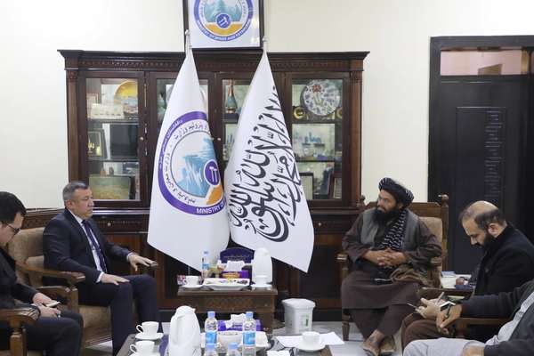 د طالبانو د کانونو وزیر د ترکمنستان له سفیر سره پر ټاپي پروژې غږېدلی
