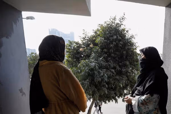 ترس از اخراج و بیسرنوشتی؛ زنان مهاجر پاکستان را شبیه زندان بزرگ میدانند