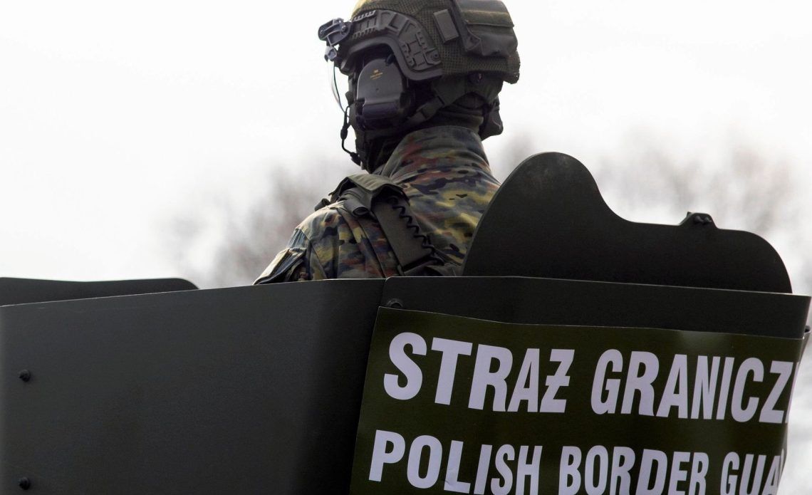 د بشري حقونو د حکم خلاف؛ پولنډ ۳ افغان کډوال افغانستان ته ستانه کړي 