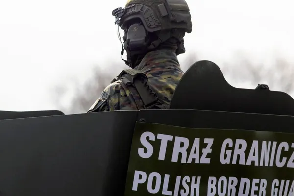 د بشري حقونو د حکم خلاف؛ پولنډ ۳ افغان کډوال افغانستان ته ستانه کړي