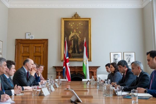 Afghanistan in Focus As Tajikistan, British Officials Meet in London