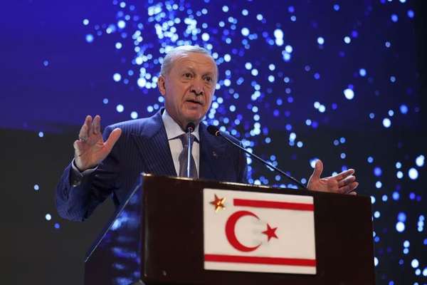 اردوغان: د اف-۳۵ جنګي الوتکو د ترلاسه کولو په اړه به له ټرمپ سره خبرې وکړم