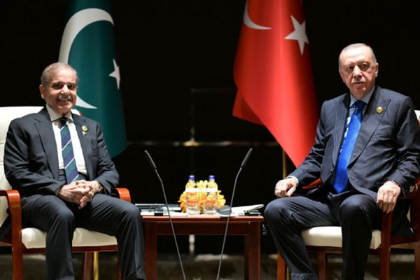 اردوغان او شهباز شریف د دوه اړخیزو همکاریو پر پیاوړتیا ټینګار کړی