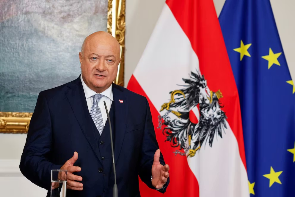 د اتریش صدراعظم: څوک چې زموږ له قوانینو سرغړونه کوي باید له اتریش نه ووځي