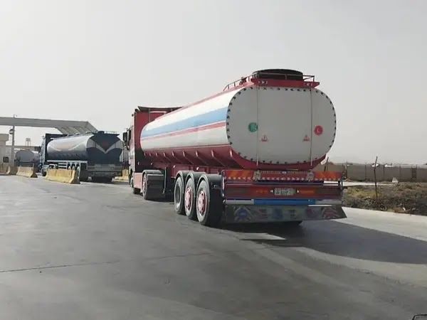 طالبان ۱۱ تانکر مواد نفتی کم‌کیفیت ایرانی را بازگرداند