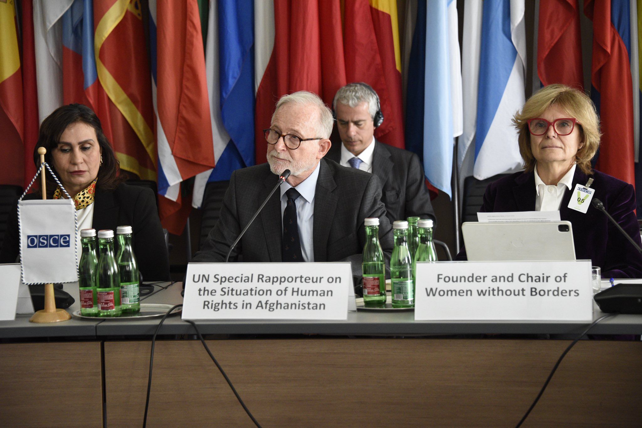 ریچارډ بېنېټ: افغان ښځې لا هم روغتیايي خدمتونو ته د لاسرسي په برخه کې له ستونزو سره مخ دي