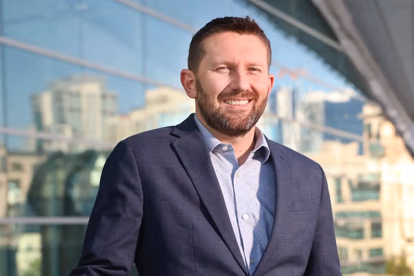 د افغان اېواک اېتلاف مشر: لا هم امریکا ته د افغان پناه غوښتونکو د لېږد لپاره مبارزه کوو