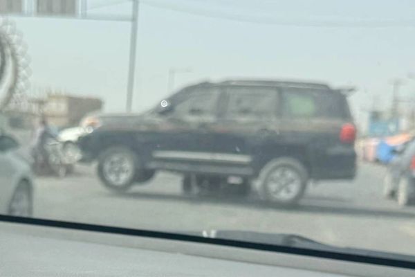 طالبانو په هلمند کې د مخکیني حکومت د یو چارواکي له کوره شخصي موټر په زور وړی