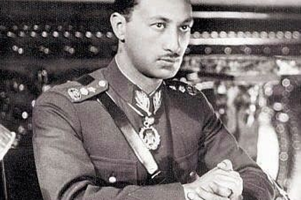 له پاچاهۍ تر جلاوطنۍ؛ د پاچا محمد ظاهر شاه د ژوند کیسه