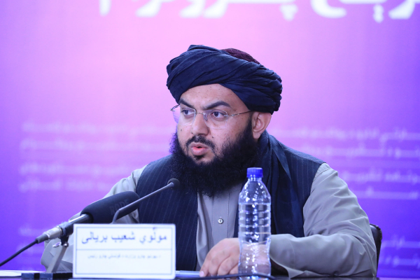 طالبان وايي، ۲۹ سیاسي او قونسلي استازلیو کې د پاسپورټونو د ورکړې لړۍ روانه ده