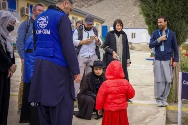 د اروپایي ټولنې شارژدافیره: د راستنېدونکو او بېځایه شویو افغانانو ملاتړ ته ژمن یو